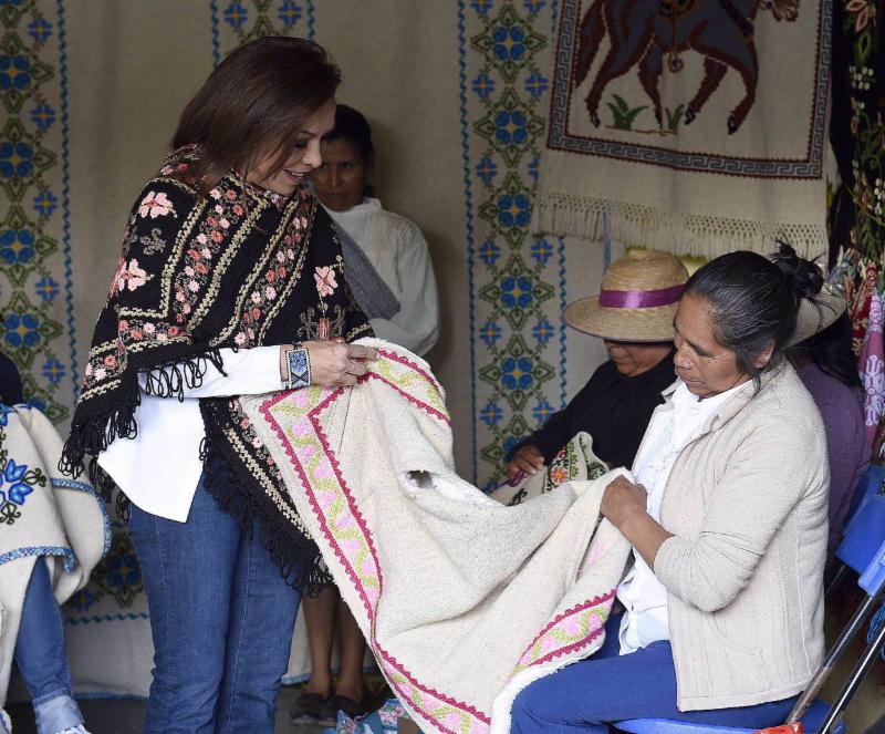 Se compromete Josefina Vázquez Mota a impulsar artesanías mazahuas