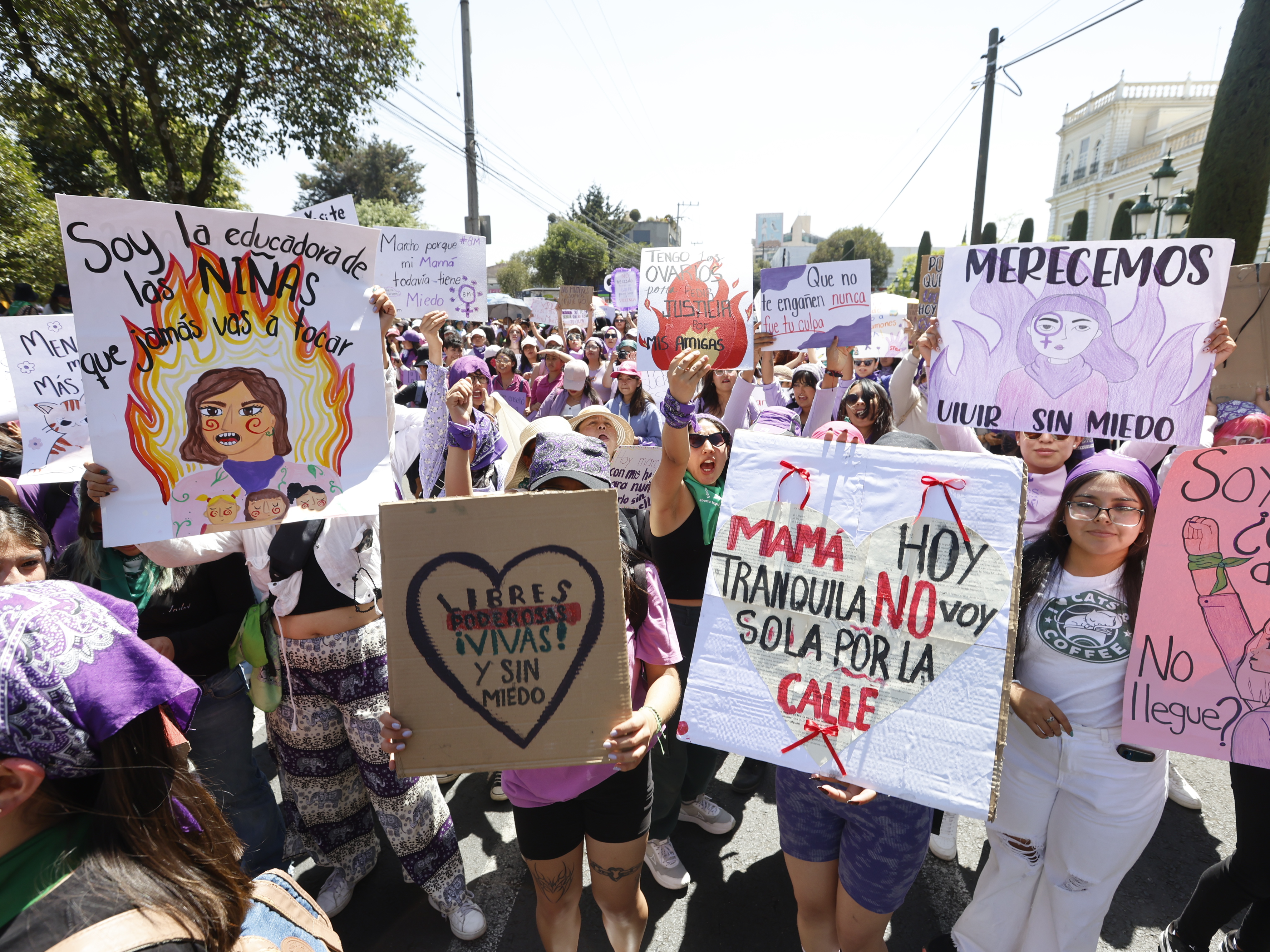 Miles de Mujeres Marchan en Toluca en el Día Internacional de la Mujer