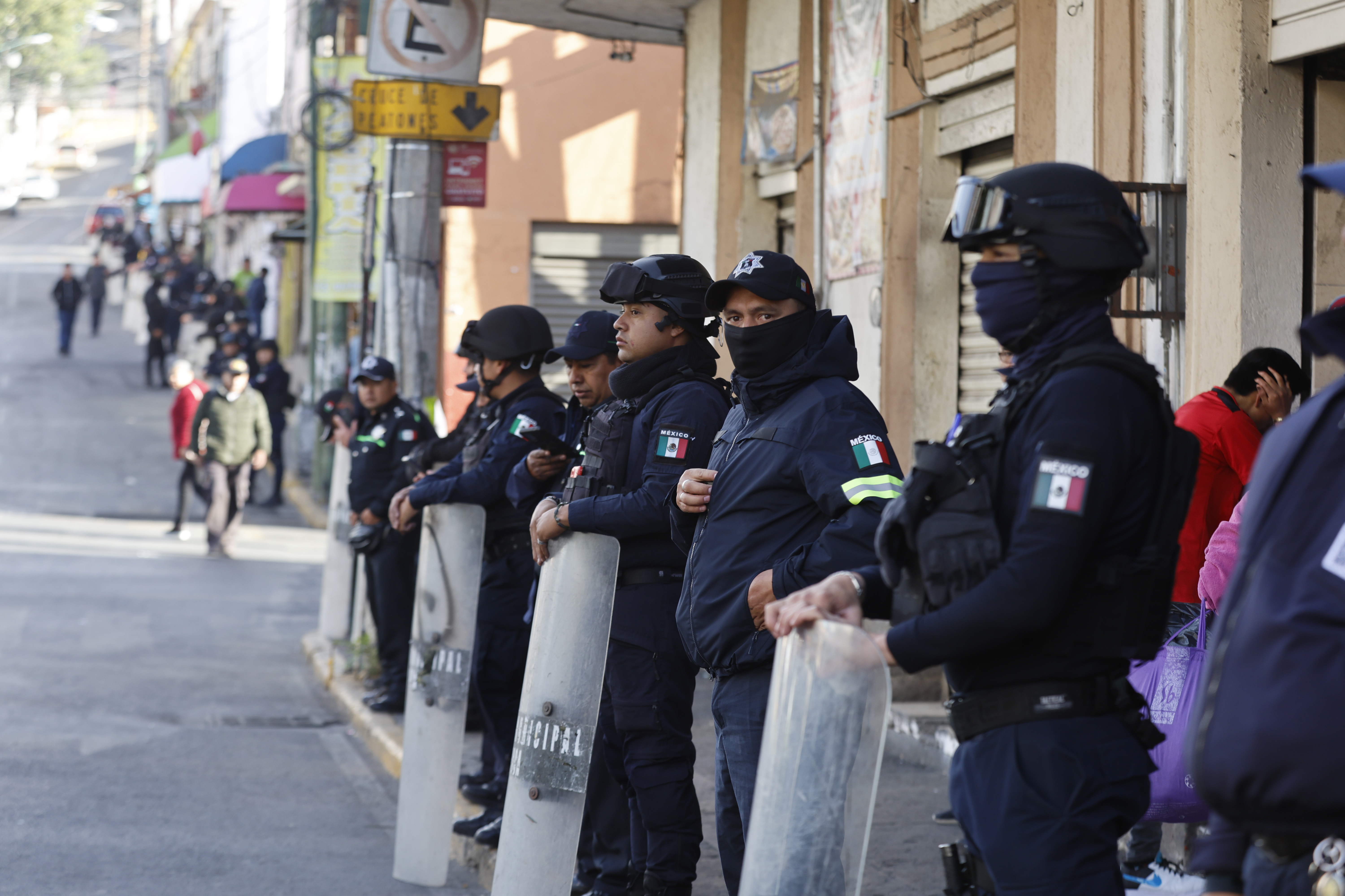 Retiran ambulantaje en la zona centro de Toluca.