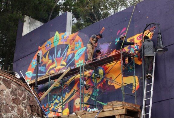 Un grupo de jóvenes artistas embellecen  el teatro Quimera de Metepec