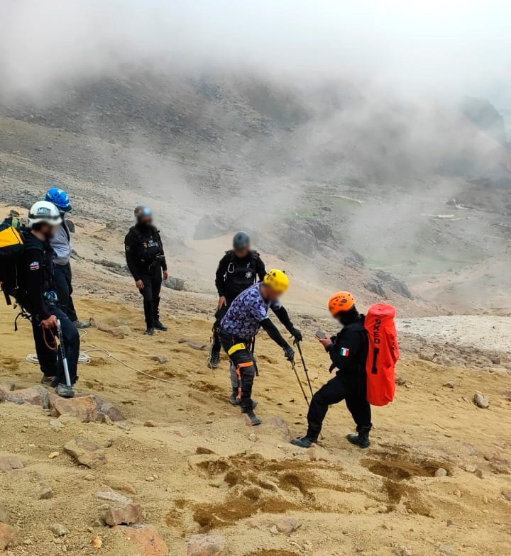 Policía de Alta Montaña rescata a una persona del Volcán Iztaccíhuatl