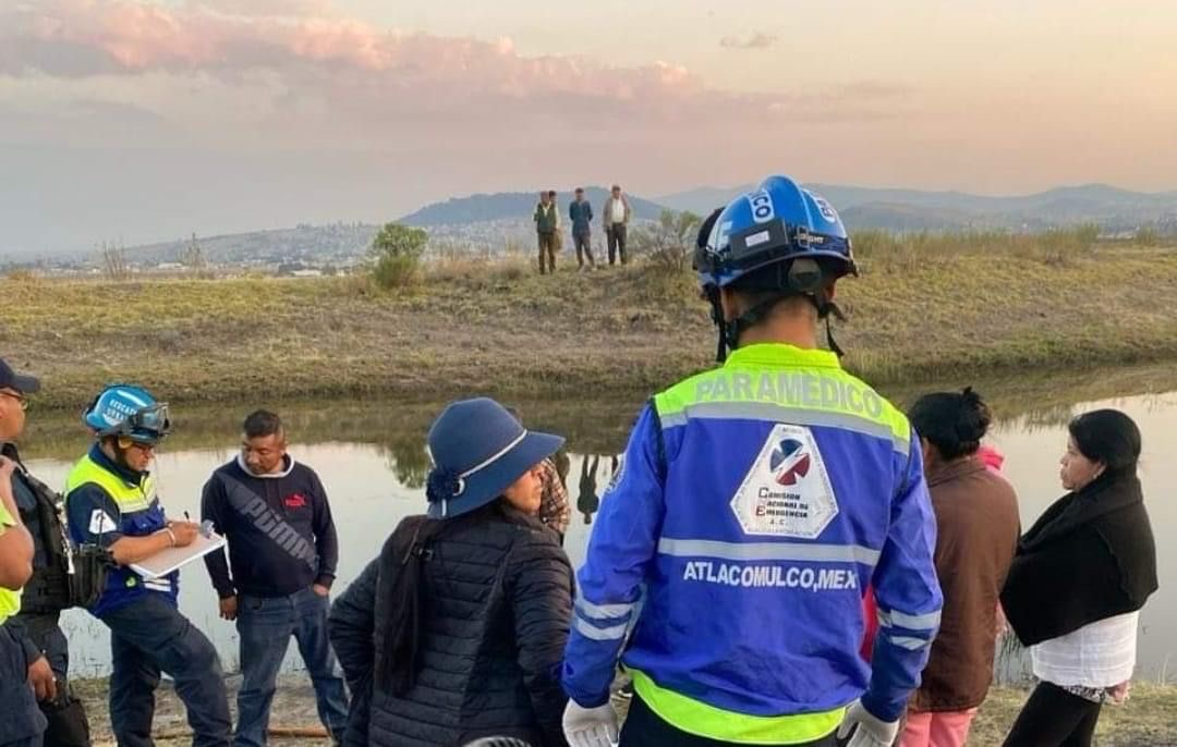 Tragedia en San Juan Coajomulco: dos menores pierden la vida al caer en un bordo.