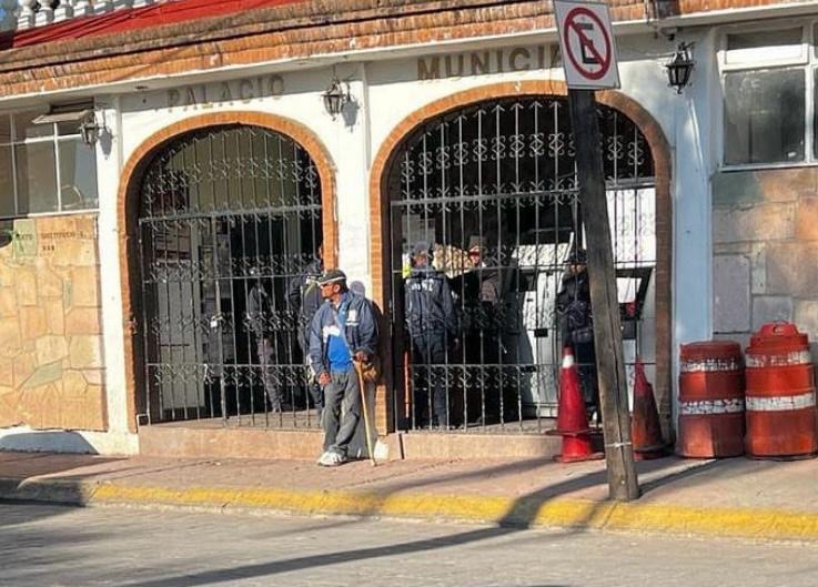 Paro de Policías en Texcaltitlán por falta de pagos y armas.