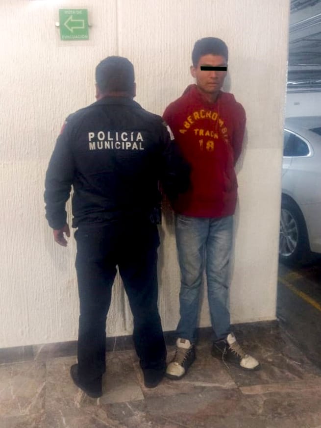Asegura Policía de Toluca a  sujeto por robo a interior de vehículo