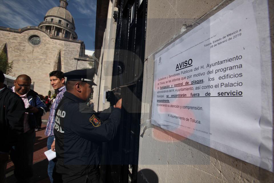 Iban a ejecutar un embargo y que les fumigan el ayuntamiento.