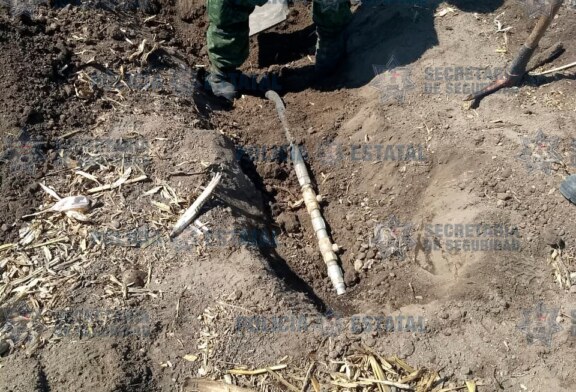 Autoridades federales y policías estatales descubren dos tomas clandestinas en terrenos de siembra
