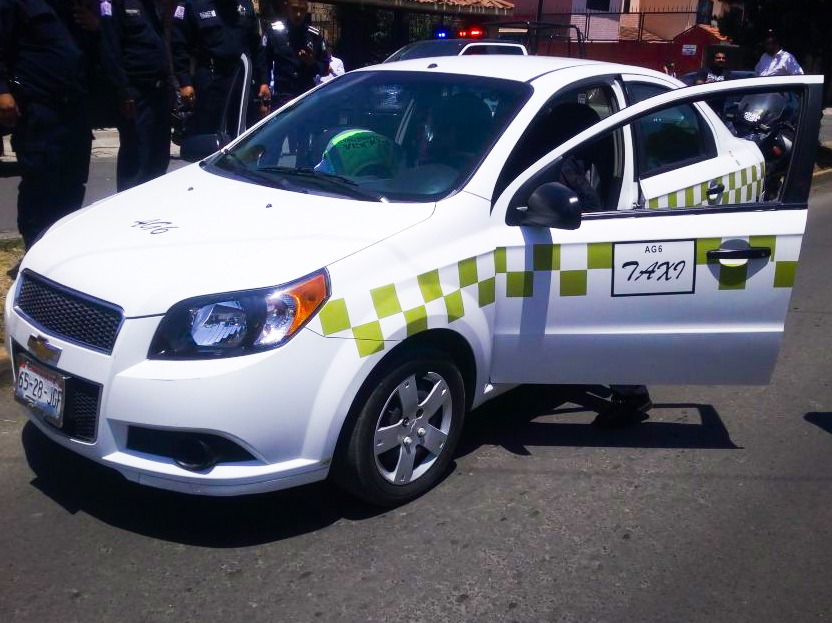 Captura Policía de Toluca a dos hombres presuntamente dedicados al robo a interior de vehículo