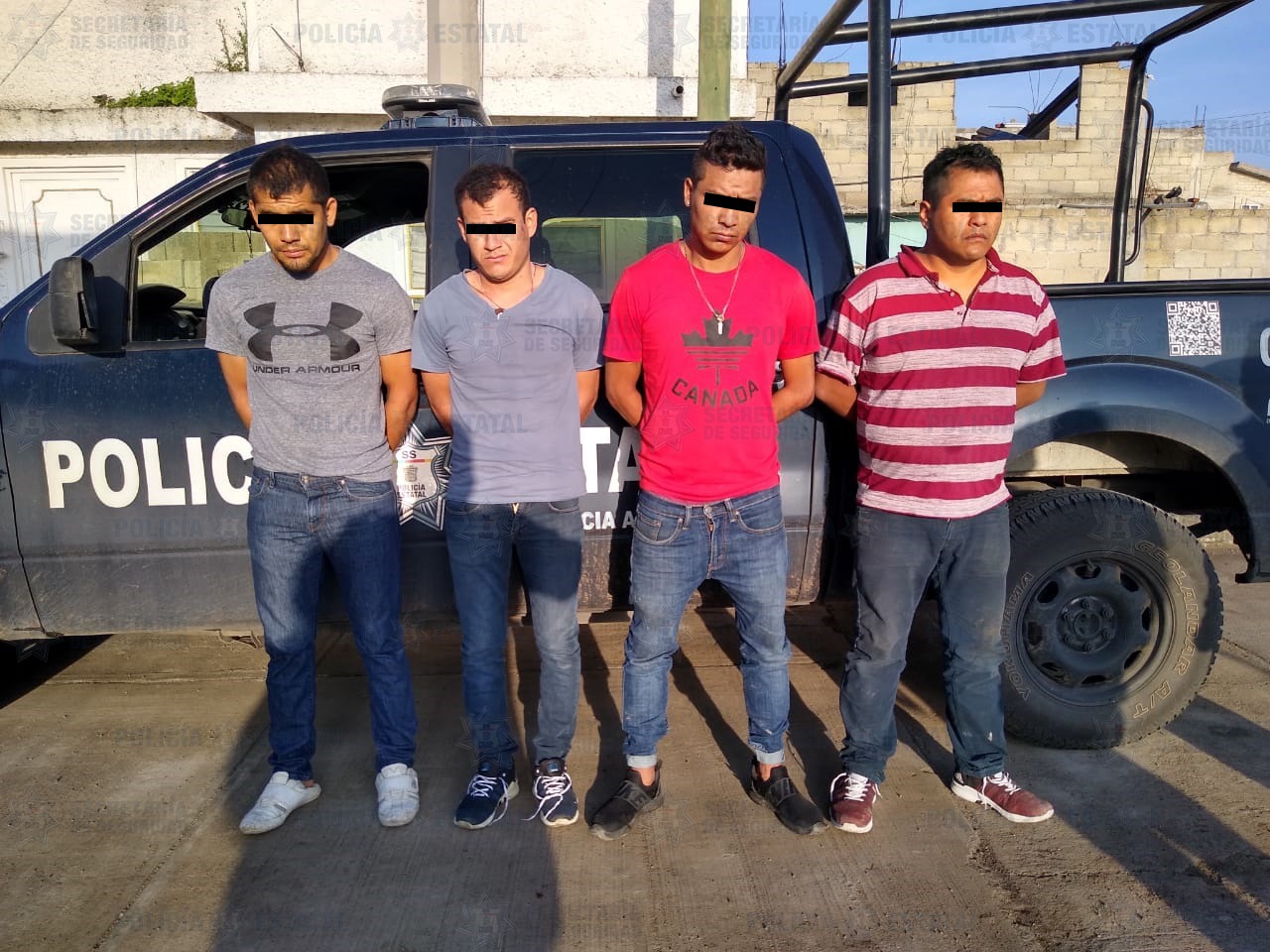 Detienen a cuatro sujetos por su probable participación en el robo de un vehículo
