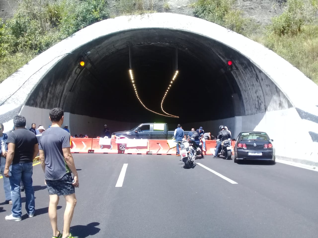 Reabren autopista México-Toluca tras casi 6 horas de bloqueo