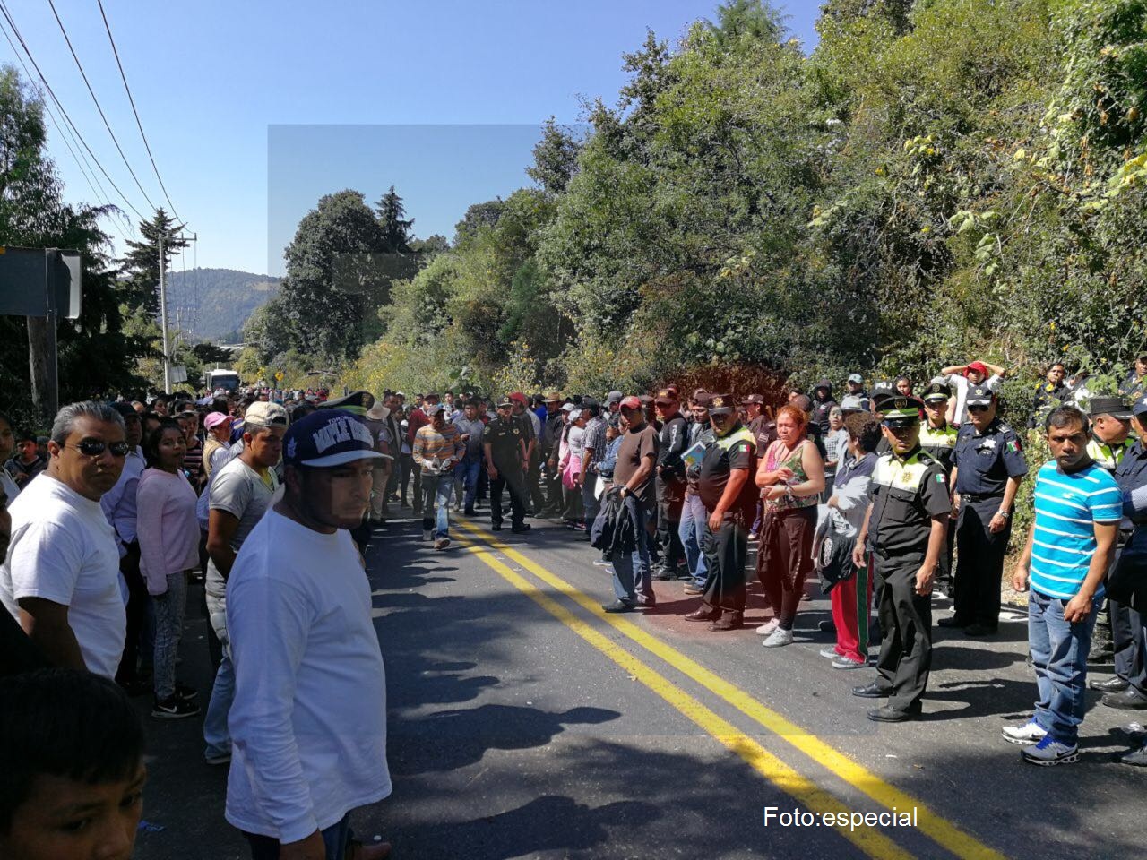 Bloquean carretera Tenango Tenancingo