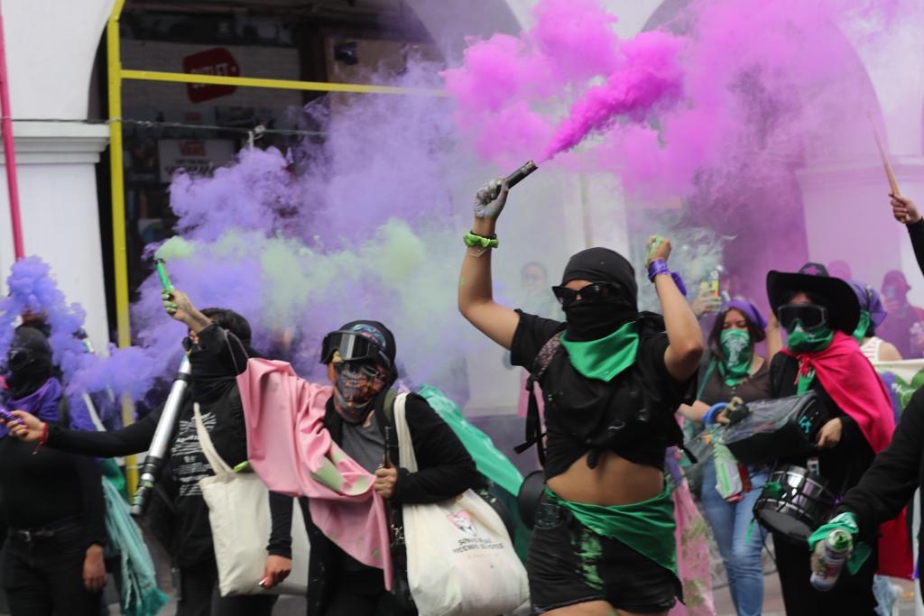 Feministas toman calles de Toluca, exigen despenalización del aborto en Edomex.