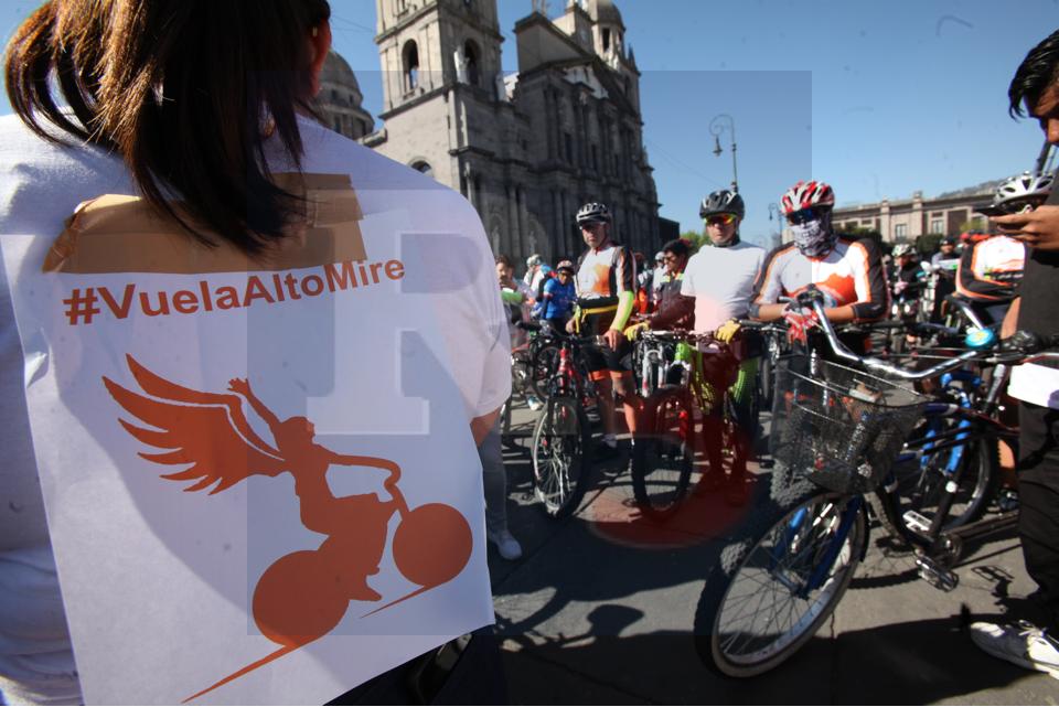 Se manifiestan para exigir justicia por ciclista arrollada