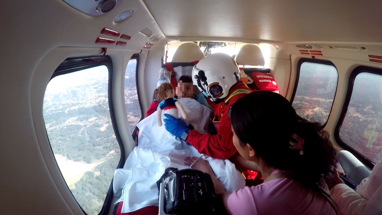 Trasladan en helicóptero a niño de 2 años con obstrucción en vías respiratorias