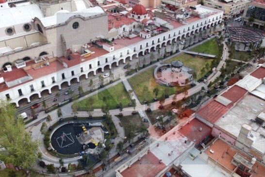 Ciudadanos de Toluca estrenan renovada Plaza González Arratia