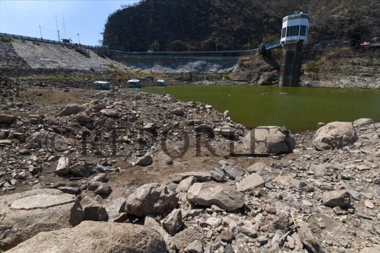 Por sequía, suspenden extracción de agua de la presa de Valle de Bravo