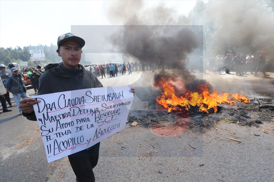 Bloqueo y enfrentamiento en Ocoyoacac deja varados a miles de automovilistas