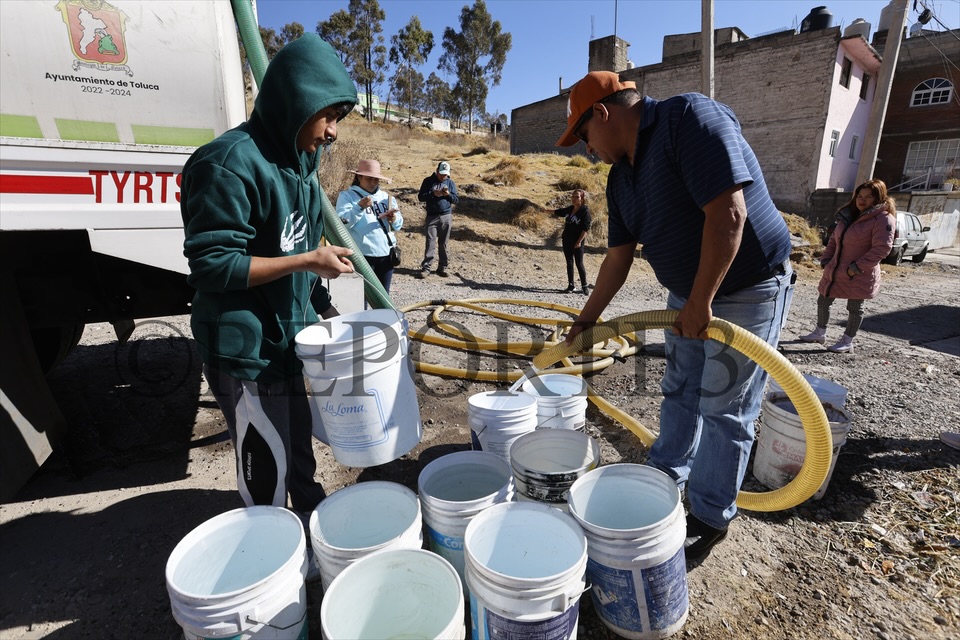 Prevalece escasez de agua en Toluca; en total 13 Municipios del Edomex la reciben en “tandeo”