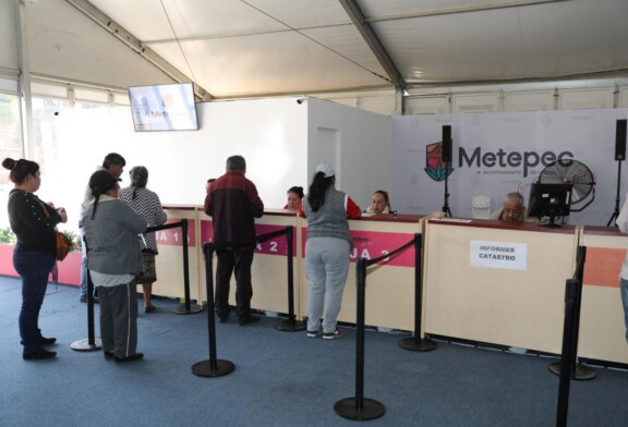 Vecinos de Metepec aprovechan descuentos en pago de contribuciones