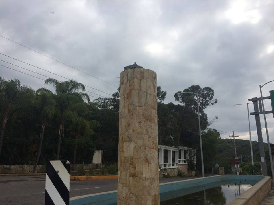 A unas cuadras de la casa de EPN se roba un monumento en Ixtapan de la sal