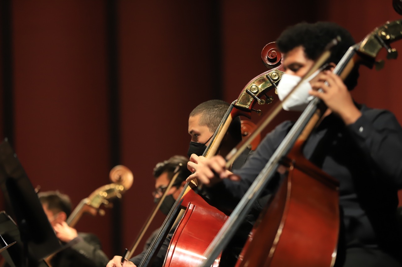 Lleva orquesta filarmónica mexiquense fusión de ritmos latinos al público del oriente del estado