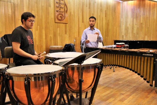 Capacita percusionista de la sinfónica de Indianápolis a estudiantes del conservatorio de música del Edoméx