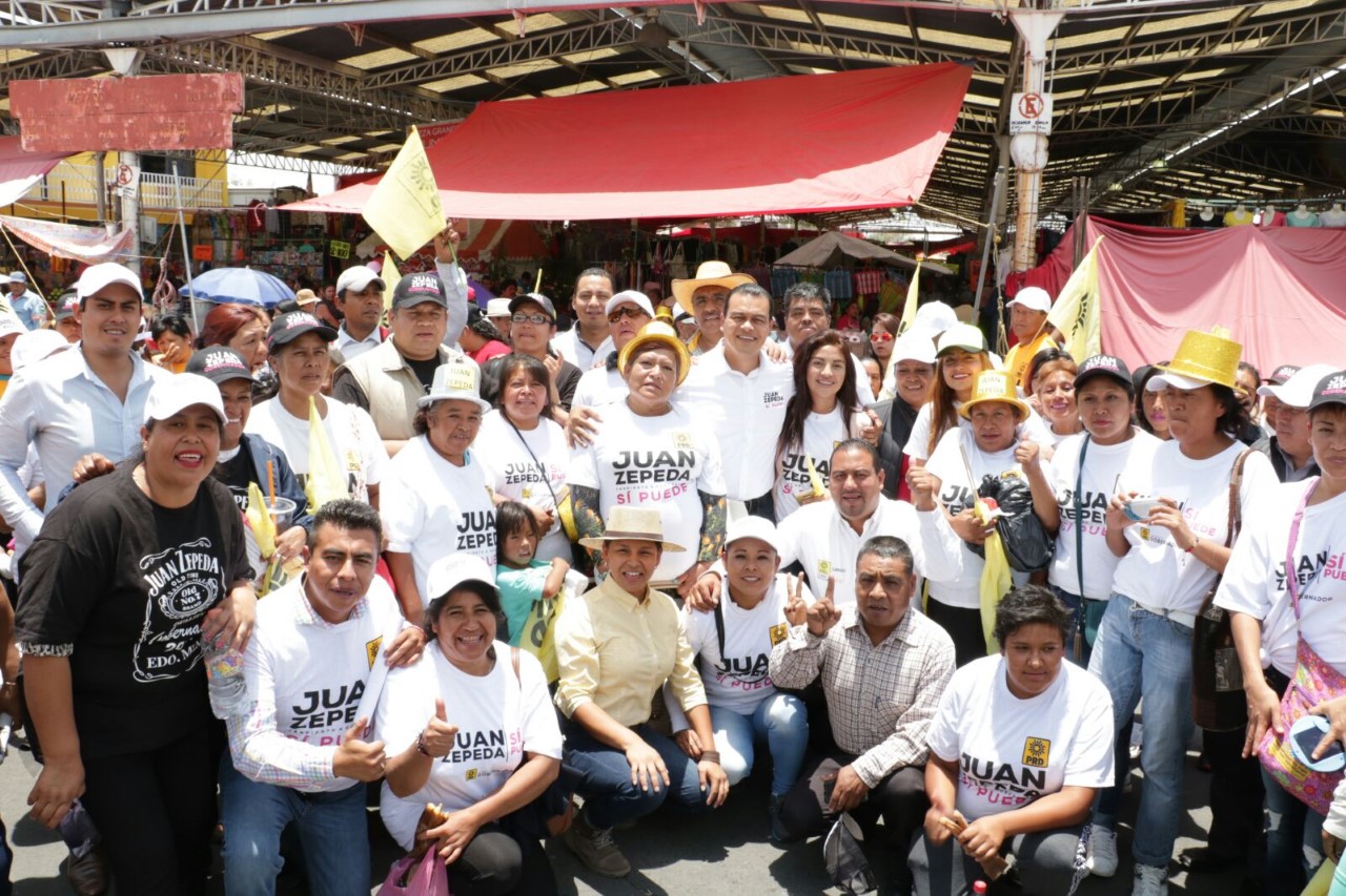 Juan Zepeda acabará con techos de lámina y pisos de tierra en el Estado de México